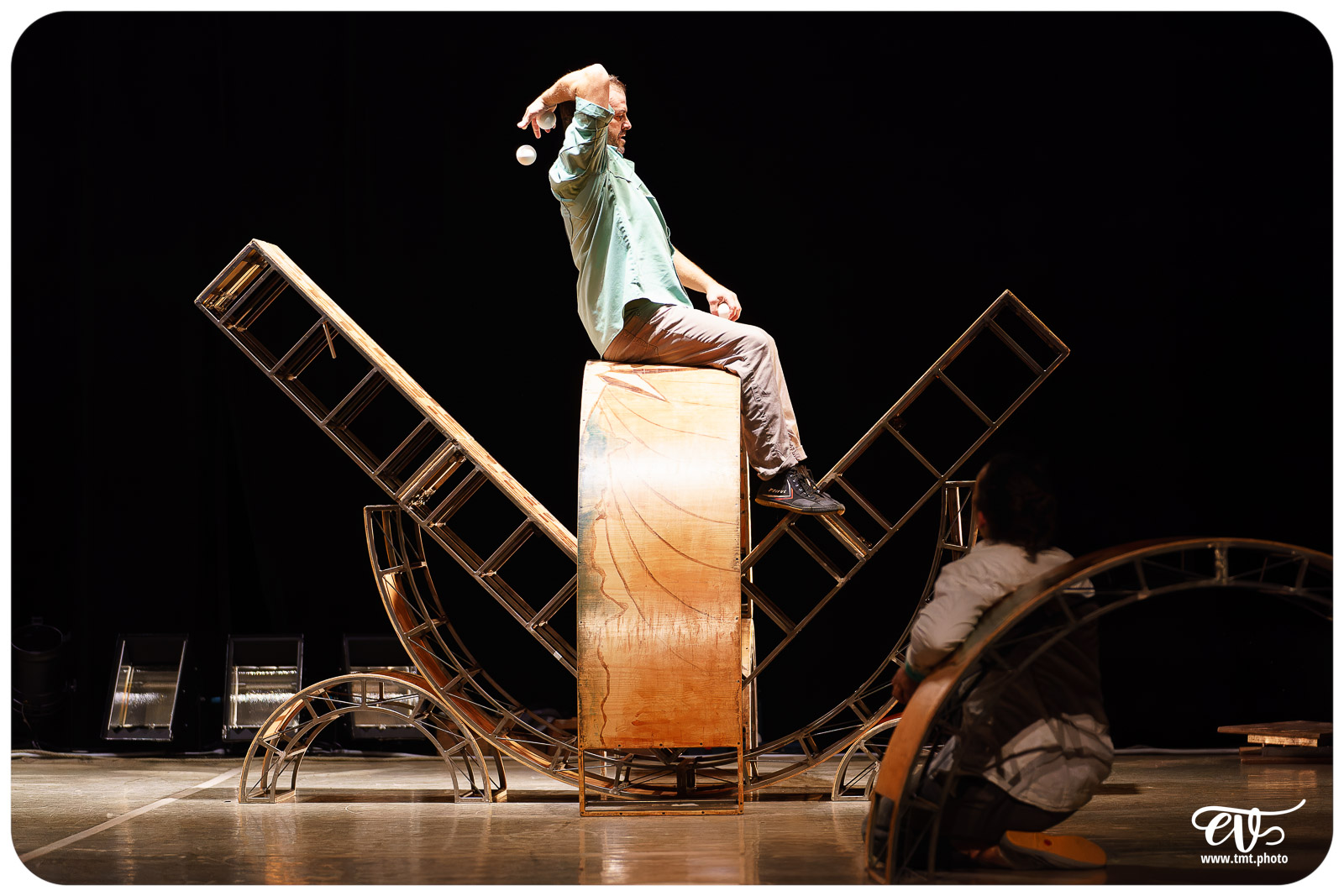 ESENCIAL (VAIVEN CIRCO)